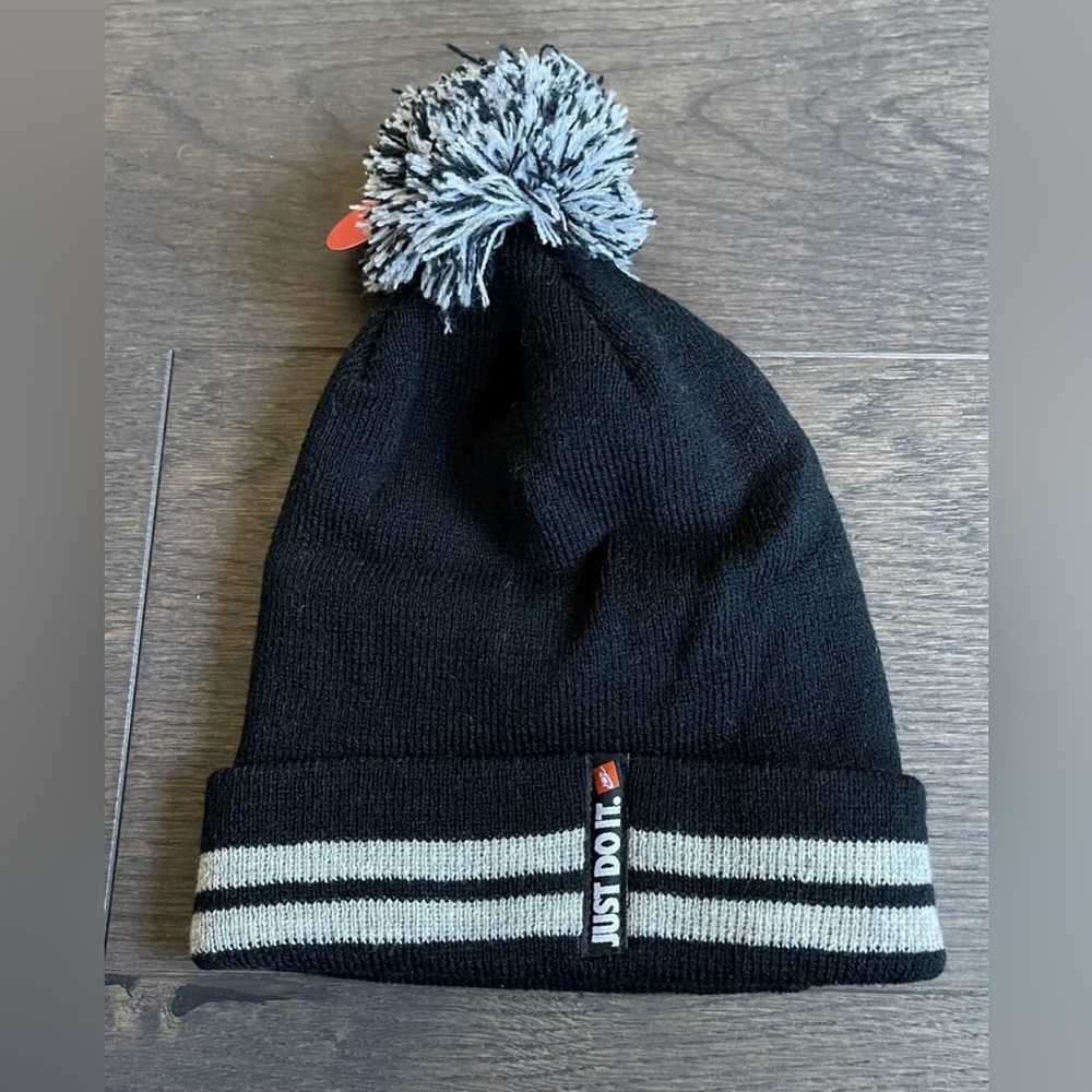 Nike Kids POM Beanie Nike 8A2876-023 - NIB - Black.